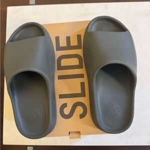 Like new conditions, Yeezy Slide 9